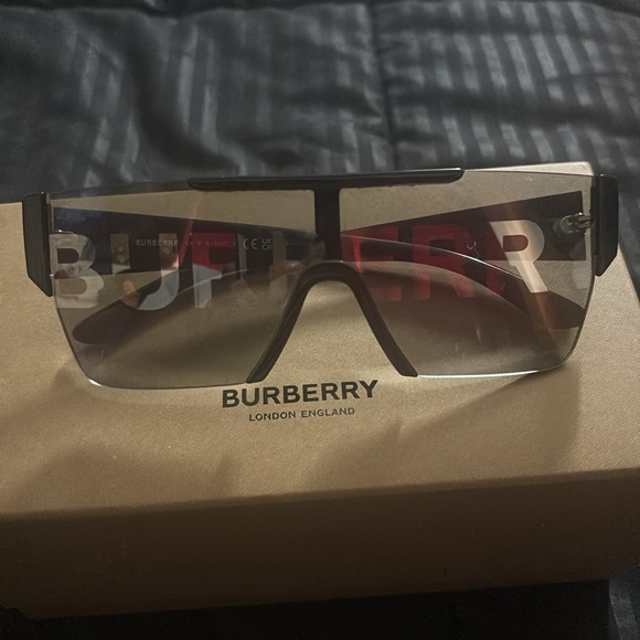 Burberry sunglasses - Picture 1 of 7